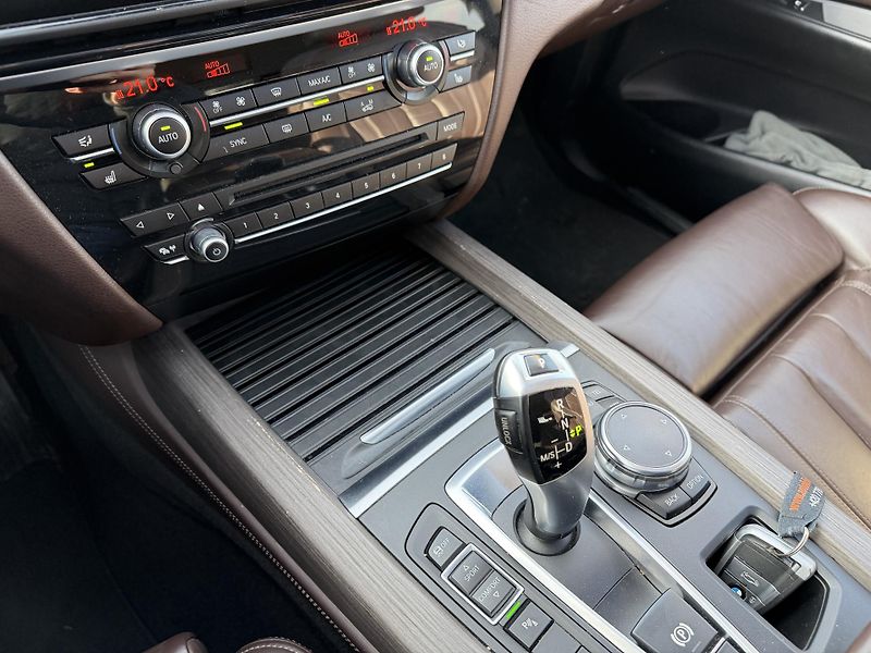BMW X5 40D LED PANORAMA ROZVODY - fotka 23 z 39