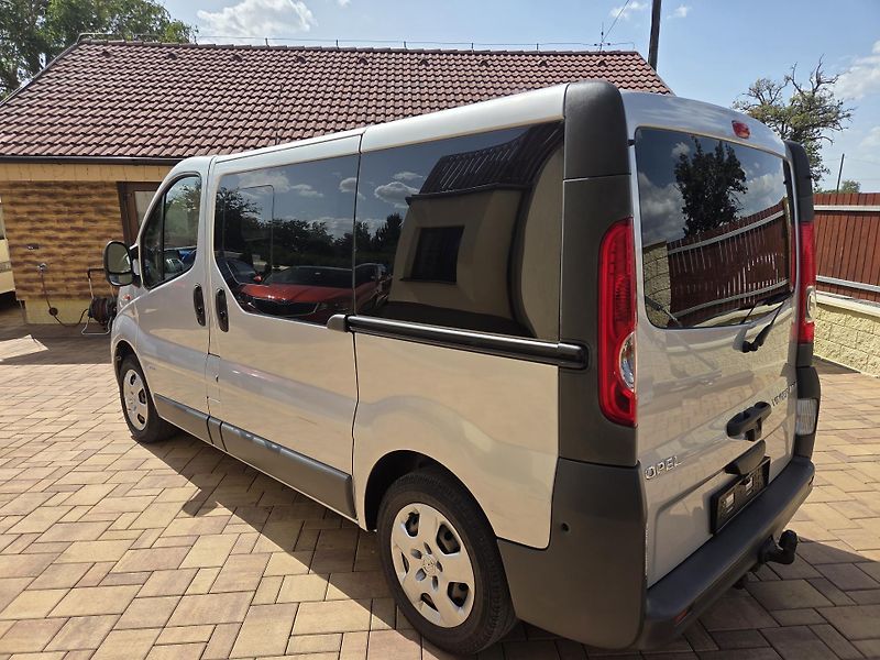 Opel Vivaro (2011) 2.0CDTI 84Kw  9-Míst - fotka 11 z 40