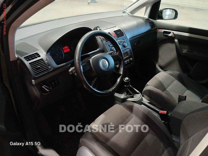 Volkswagen Touran (2004) 2.0 TDi, TZ, temp - fotka 3 z 3