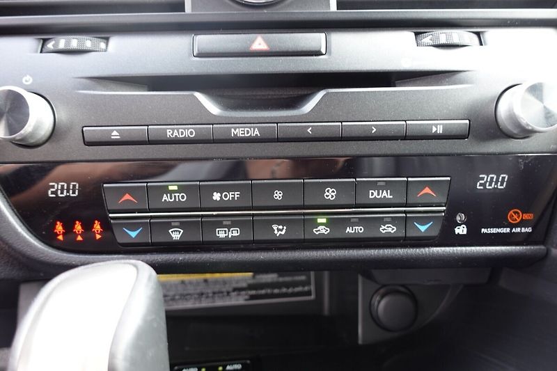 Lexus RX 450h RX450h Executive - fotka 26 z 37