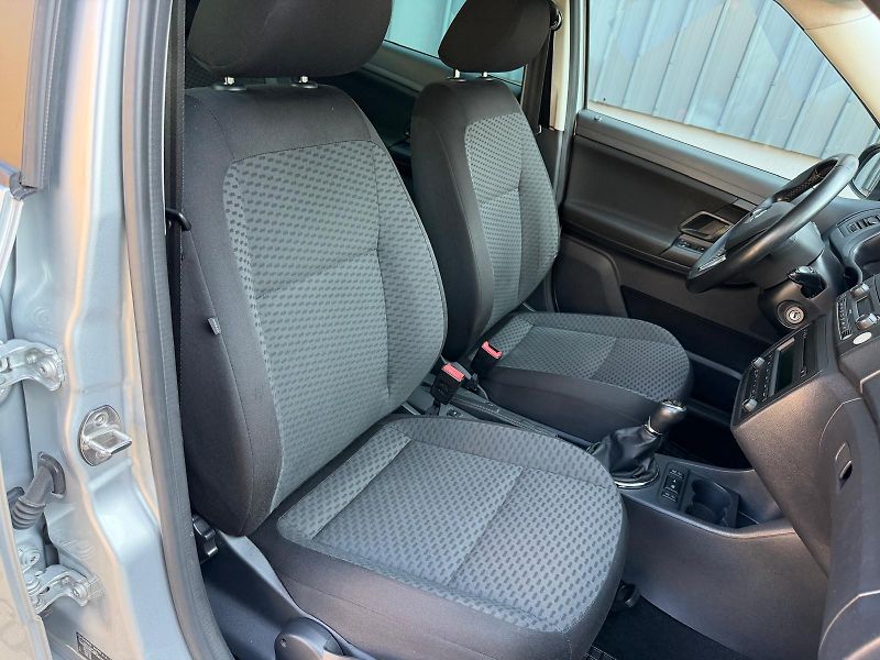 Škoda Fabia 1,2 TSi Best of /1.maj./servis - fotka 22 z 26