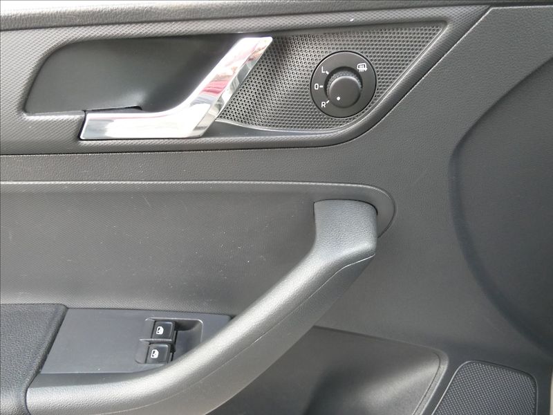 Škoda Rapid 1,2 TSi 81kW 1.MAJITEL,SERVISK - fotka 31 z 47