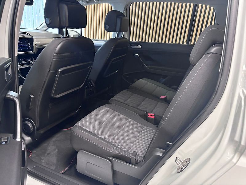 Volkswagen Touran 2.0 TDI BLACK EDITION - fotka 19 z 31