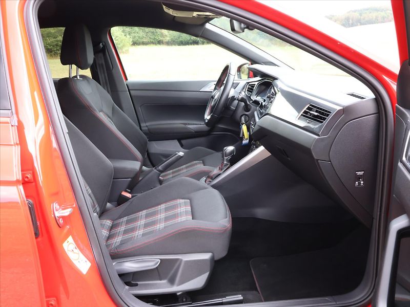 Volkswagen Polo 2,0 TSI GTI 147kW DSG LED Beat - fotka 12 z 28