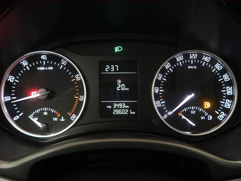 Škoda Octavia (2012) 1.6, nová STK, jezdí výborně - fotka 11 z 12