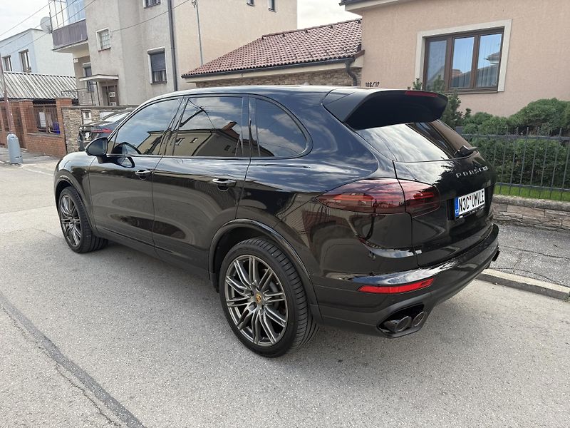 Porsche Cayenne (2018) - fotka 7 z 13