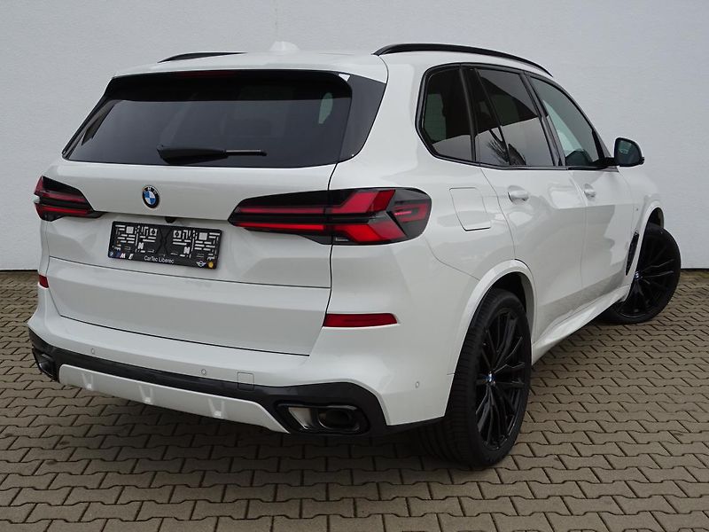 BMW X5 xDrive30d - fotka 3 z 6