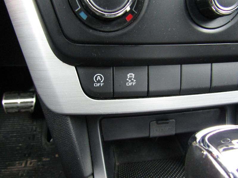 Škoda Yeti (2014) 1.6 TDI 77kW DSG BEZ KOROZE - fotka 35 z 39
