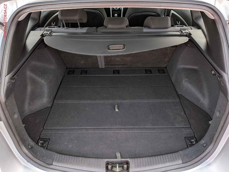 Hyundai i30 (2014) 1.6CRDi, ČR, AC, navi, park - fotka 7 z 16