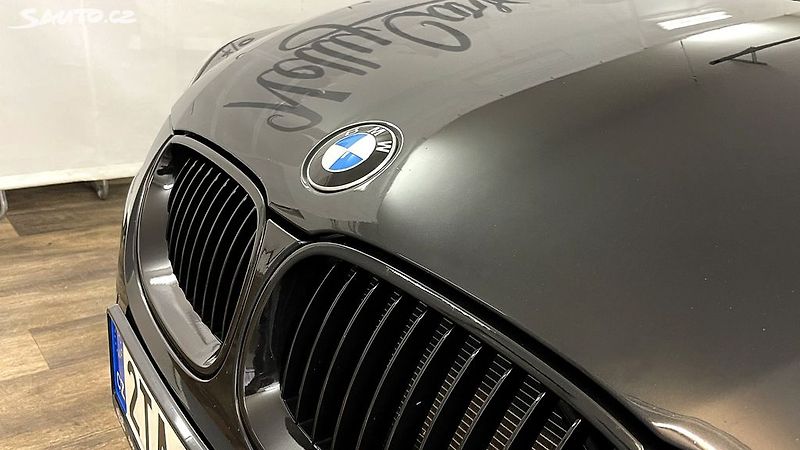 BMW M5 5.0 V10 Touring - fotka 34 z 34