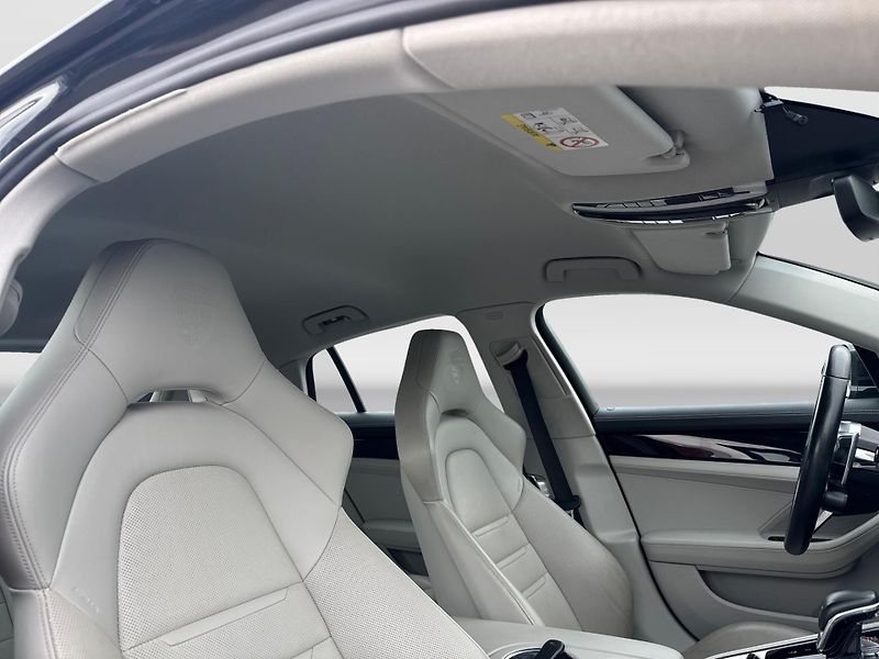 Porsche Panamera 4S - fotka 25 z 30