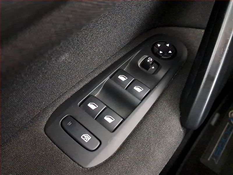 Peugeot 308 (2017) 1.2 PureTech, Serv.kniha - fotka 18 z 19