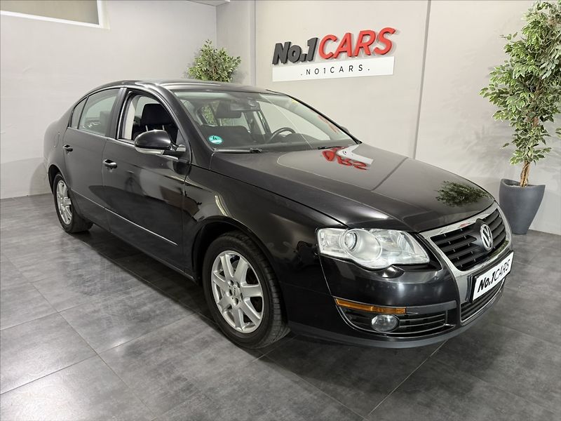 Volkswagen Passat 1,6   i KLIMA VÝHŘEV PO STK - fotka 2 z 16