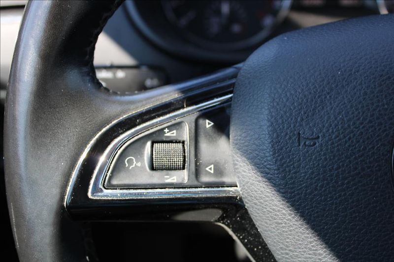 Škoda Octavia 1,6 TDi  DSG,STLYLE,SERVISKA - fotka 18 z 37