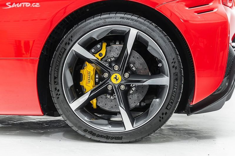 Ferrari SF90 Spider*FULL carbon*metalíza - fotka 28 z 47