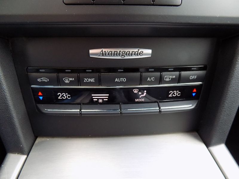 Mercedes-Benz Třídy E (2009) 220d/AMG-Line/AT/LED/bi-xenon/ - fotka 31 z 37