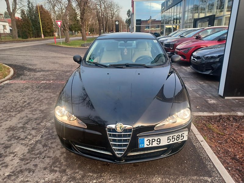 Alfa Romeo 147 1.6i 77kW - fotka 2 z 18