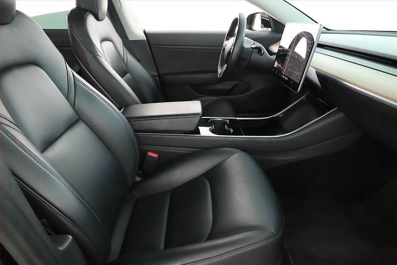 Tesla Model 3 (2019) Long Range 4WD 78kWh, SoH 82% - fotka 7 z 20