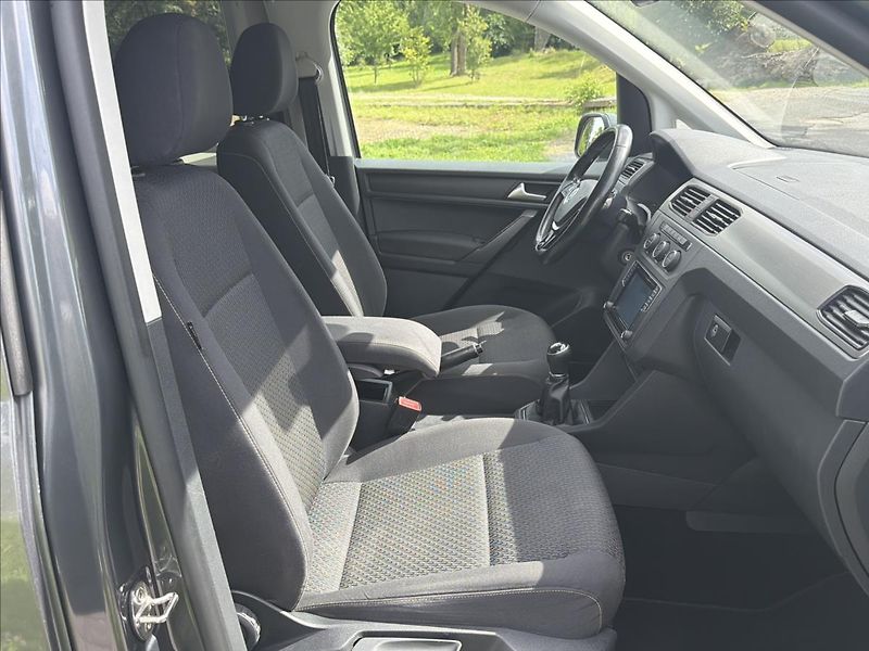 Volkswagen Caddy 2,0 TDi 75 Kw MAXI tažné NAVI - fotka 13 z 27