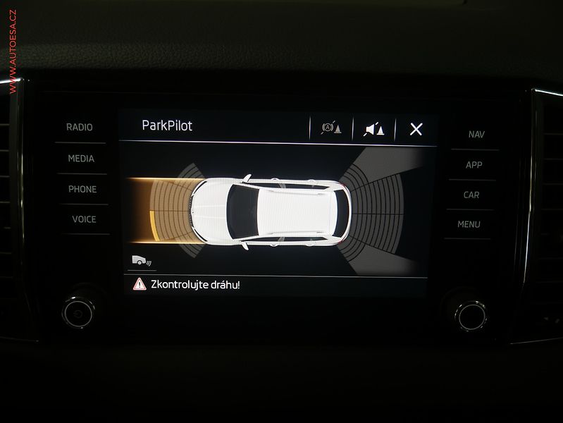 Škoda Karoq (2019) 2.0 TDi, Ambition, LED, navi - fotka 21 z 24