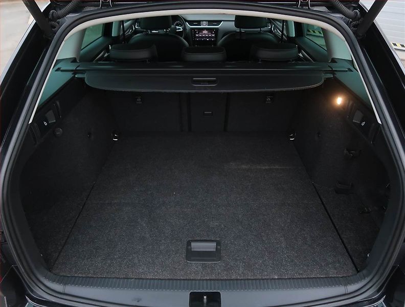 Škoda Octavia (2018) Scout 2.0 TDI, 4X4, Automat - fotka 14 z 28