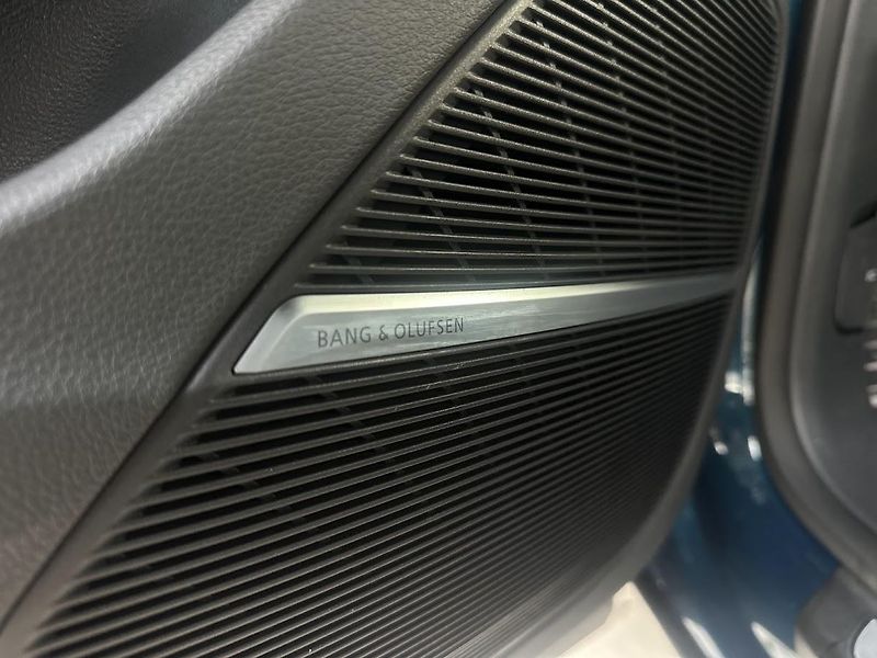 Audi Q8 (2021) S-Line 55 TFSI Quattro 250 kW  - fotka 33 z 33