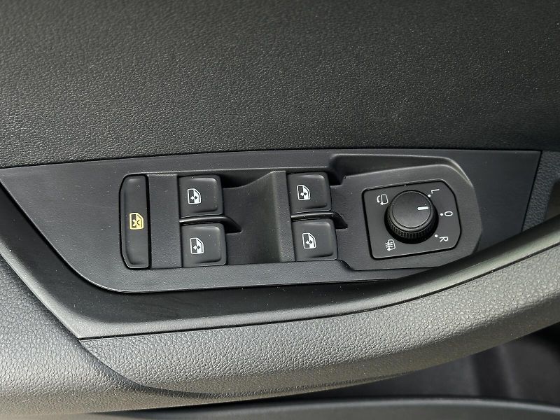 Škoda Karoq 2.0TDi 4x4 DSG 150PS TOP & Sel - fotka 17 z 49