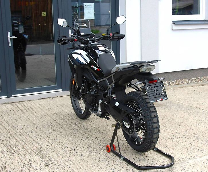 CFMOTO 450 MT-R (2026) 450MT-R V2 BLACK - fotka 11 z 25