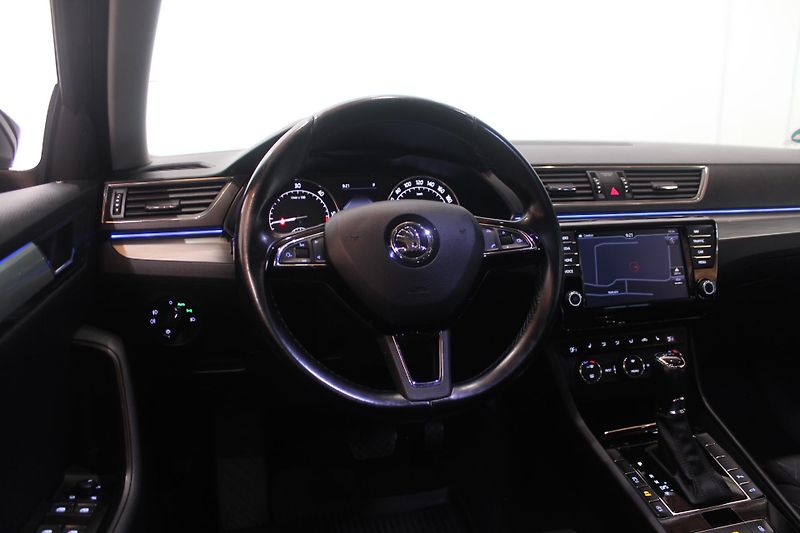 Škoda Superb (2015) 2.0TDI DSG STYLE+ Navi LED - fotka 38 z 43