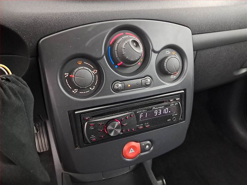 Renault Clio (2010) 1.2 16V , nová STK, Tažné - fotka 12 z 13