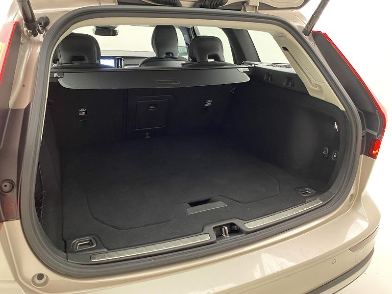 Volvo V60 T6 AWD RECHARGE CORE AUT CZ - fotka 6 z 56