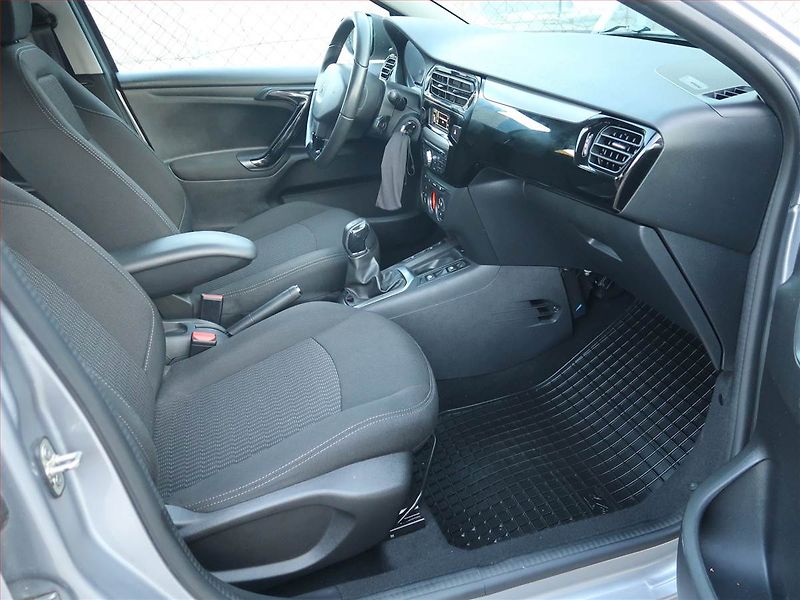 Peugeot 301 (2018) 1.2 PureTech, Serv.kniha - fotka 9 z 17