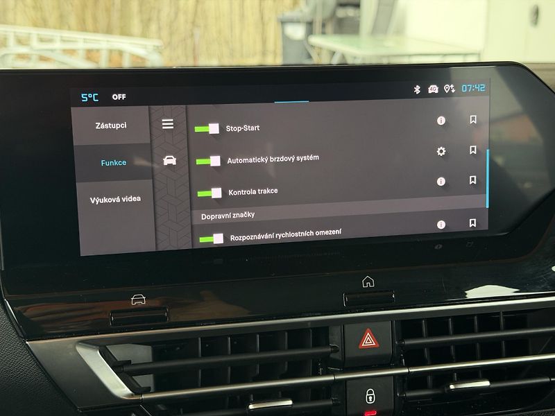 Citroën C4  S&S EAT8 Feel Pack - fotka 12 z 25