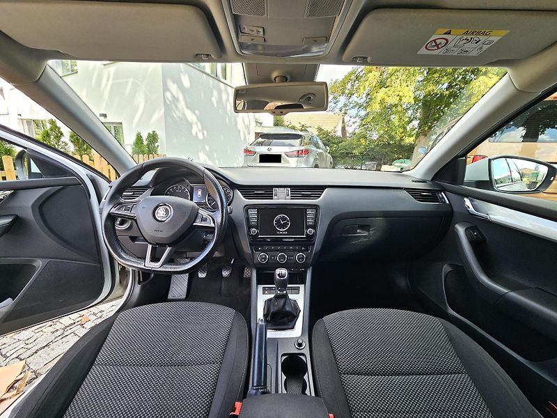 Škoda Octavia (2016) Škoda Octavia 3 Combi 2.0 TDI - fotka 4 z 15