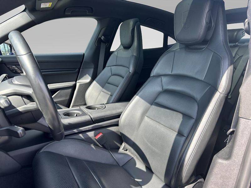 Porsche Taycan 4S - fotka 16 z 30