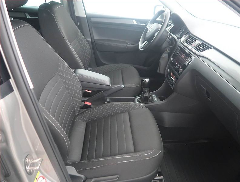 Škoda Rapid (2018) Elegance 1.0 TSI - fotka 9 z 14