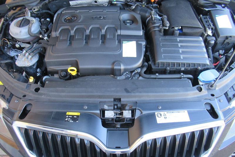Škoda Octavia 2.0 TDi DSG  AUT. KLIMA NAVI  - fotka 22 z 35
