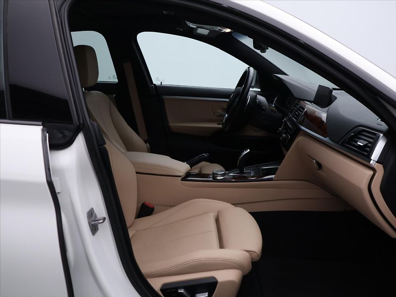 BMW Řada 4 2,0 30i 185kW Grand Coupe DPH - fotka 12 z 32