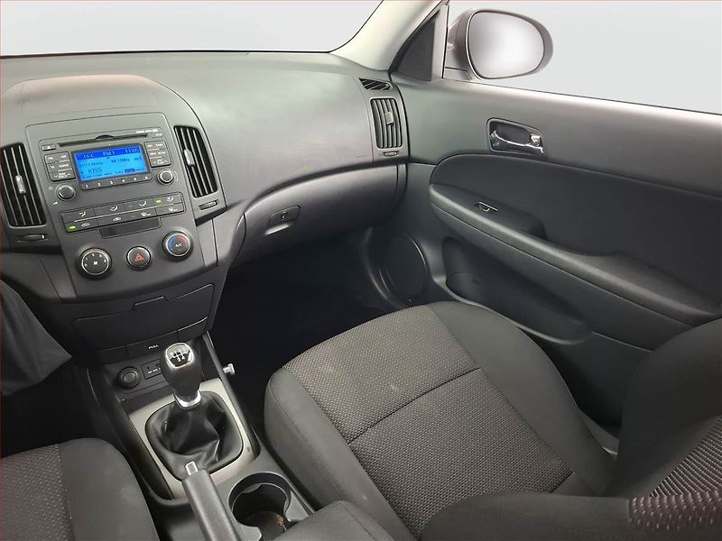 Hyundai i30 (2010) 1.4 CVVT, zamluveno - fotka 8 z 14