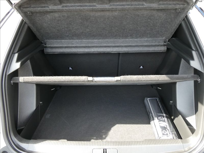 Peugeot 2008 1,2 PureTech 96kW AT8, ALLURE - fotka 20 z 49