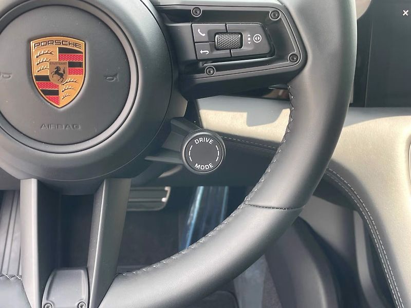 Porsche Taycan Sport Turismo HuD Pano InnoDri - fotka 16 z 26