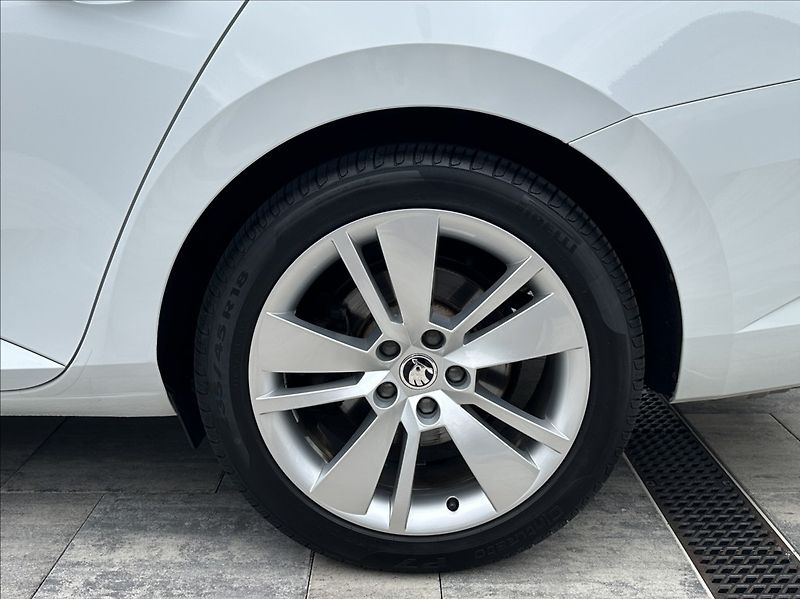Škoda Superb 1,4 TSI 150PS  Style Plus 4x4 - fotka 48 z 58