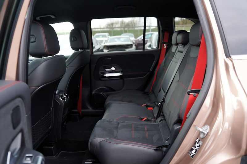 Mercedes-Benz GLB 35 AMG 4Matic/310 PS/ČR - fotka 31 z 44