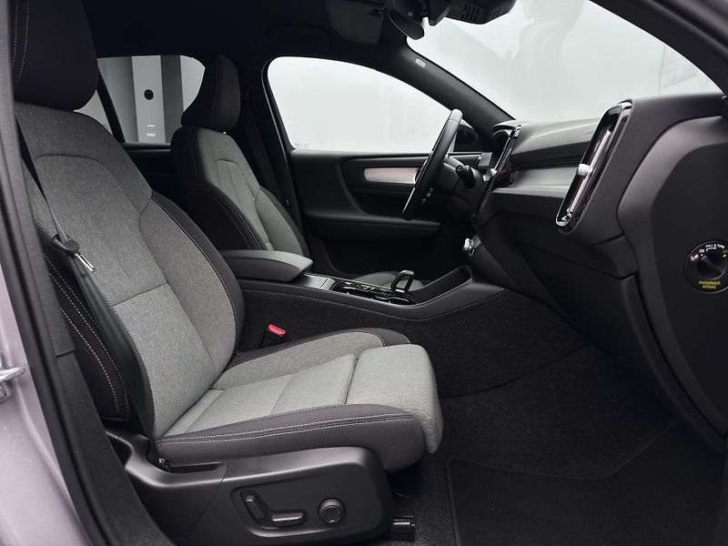 Volvo XC40 B4 DARK PLUS CZ 1.maj - fotka 27 z 47