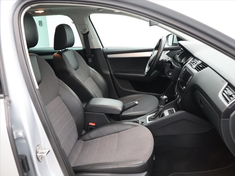 Škoda Octavia 2,0 TDI 110kW DSG Elegance+ - fotka 12 z 30
