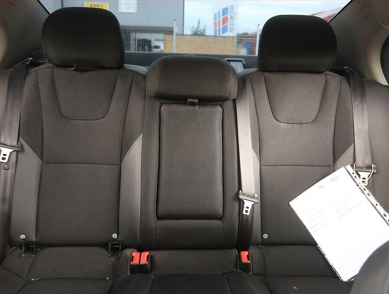 Volvo S60 (2011) D3, Automat, Navi, Tempomat - fotka 10 z 19