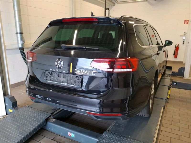 Volkswagen Passat 2,0 TDI TAŽNÉ KAMERA KEYLESS - fotka 4 z 9
