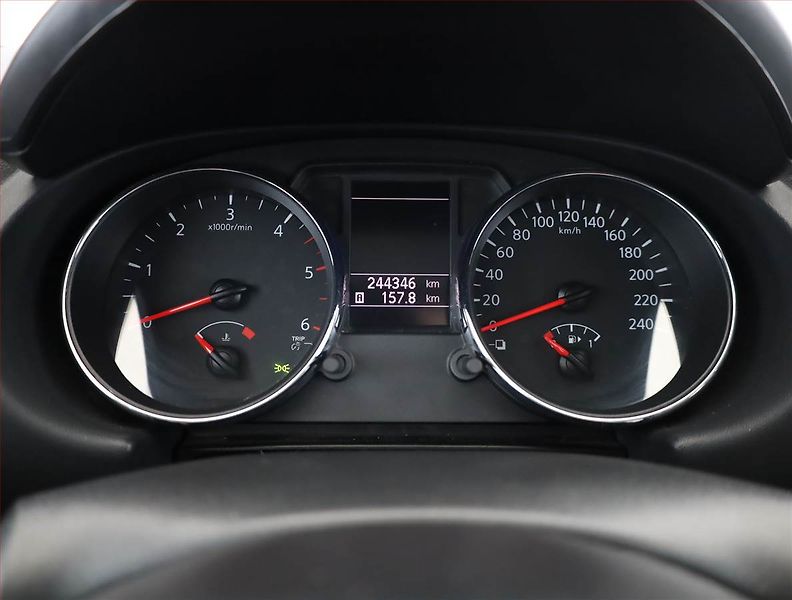 Nissan Qashqai (2012) 1.6 dCi, Serv.kniha, Navi - fotka 9 z 14