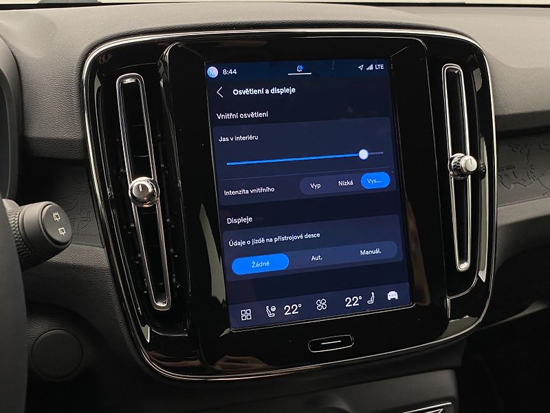 Volvo XC40 PURE ELECTRIC RECHARGE PLUS CZ - fotka 48 z 52