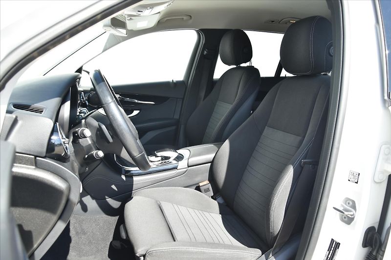 Mercedes-Benz GLC 250 155kW 4MATIC LED DPH ČR - fotka 10 z 27
